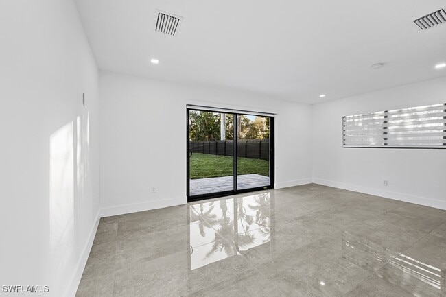 Building Photo - 112 Bayshore Dr