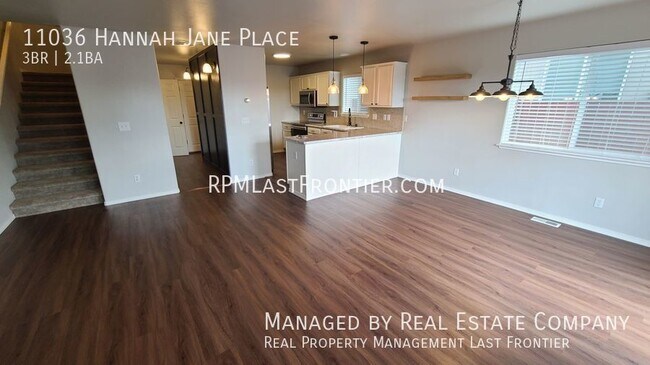 Building Photo - Modern and Stylish Eagle River Townhome