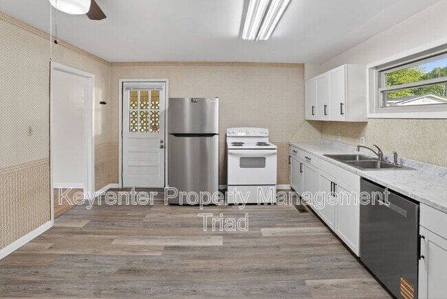 Building Photo - 402 Rand Blvd