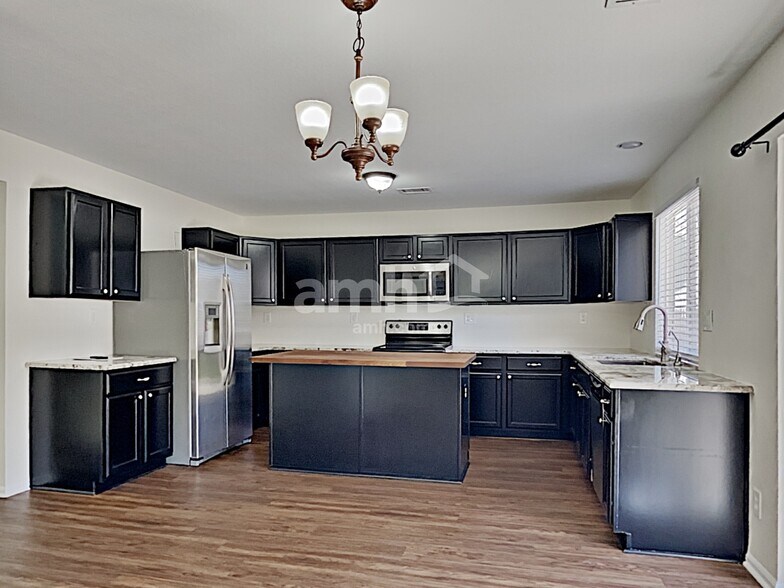 Building Photo - 9762 Chambers Dr