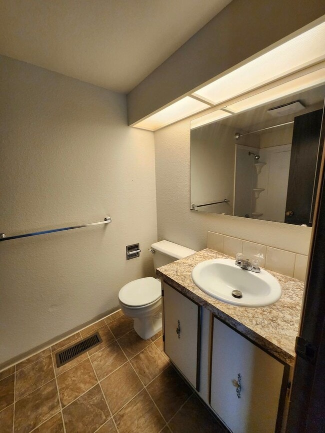 Building Photo - Spacious One Level 4 Bedroom, All New Kitchen Appliances, Landscaping Included!