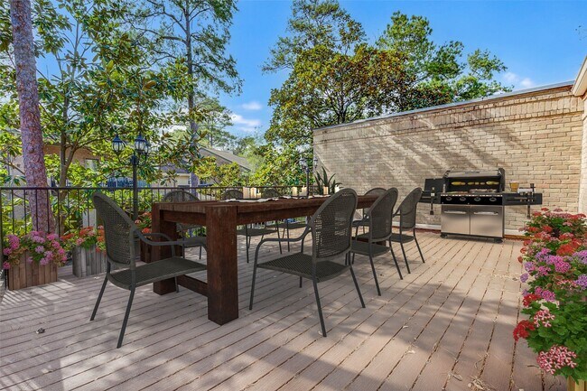 Building Photo - 201 Vanderpool Ln
