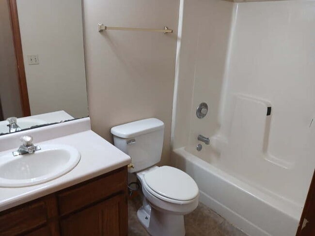 Building Photo - COMING SOON!!! 3 BEDROOM HOUSE!