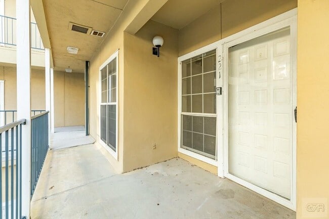 Building Photo - 921 Marine Dr