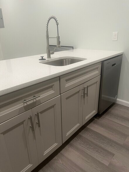 Kitchen and quartz counter - 3761 N 18th St