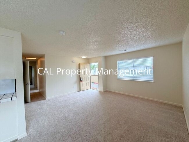 Building Photo - Condo for Rent in North Salinas!