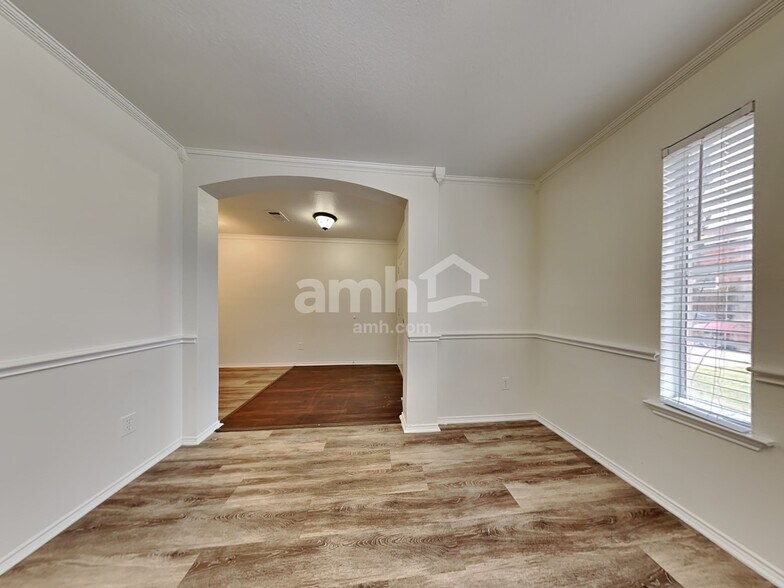 Building Photo - 312 Pepperwood Trl