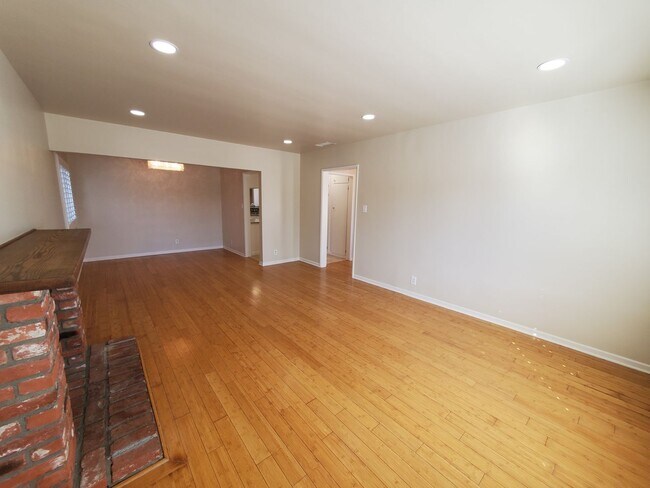 Building Photo - Spacious 3-Bedroom Single Family House with bonus room in Torrance- $4,400/month