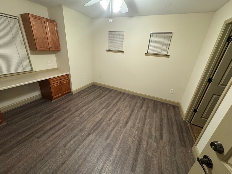 Building Photo - 1711 Muscovy Way