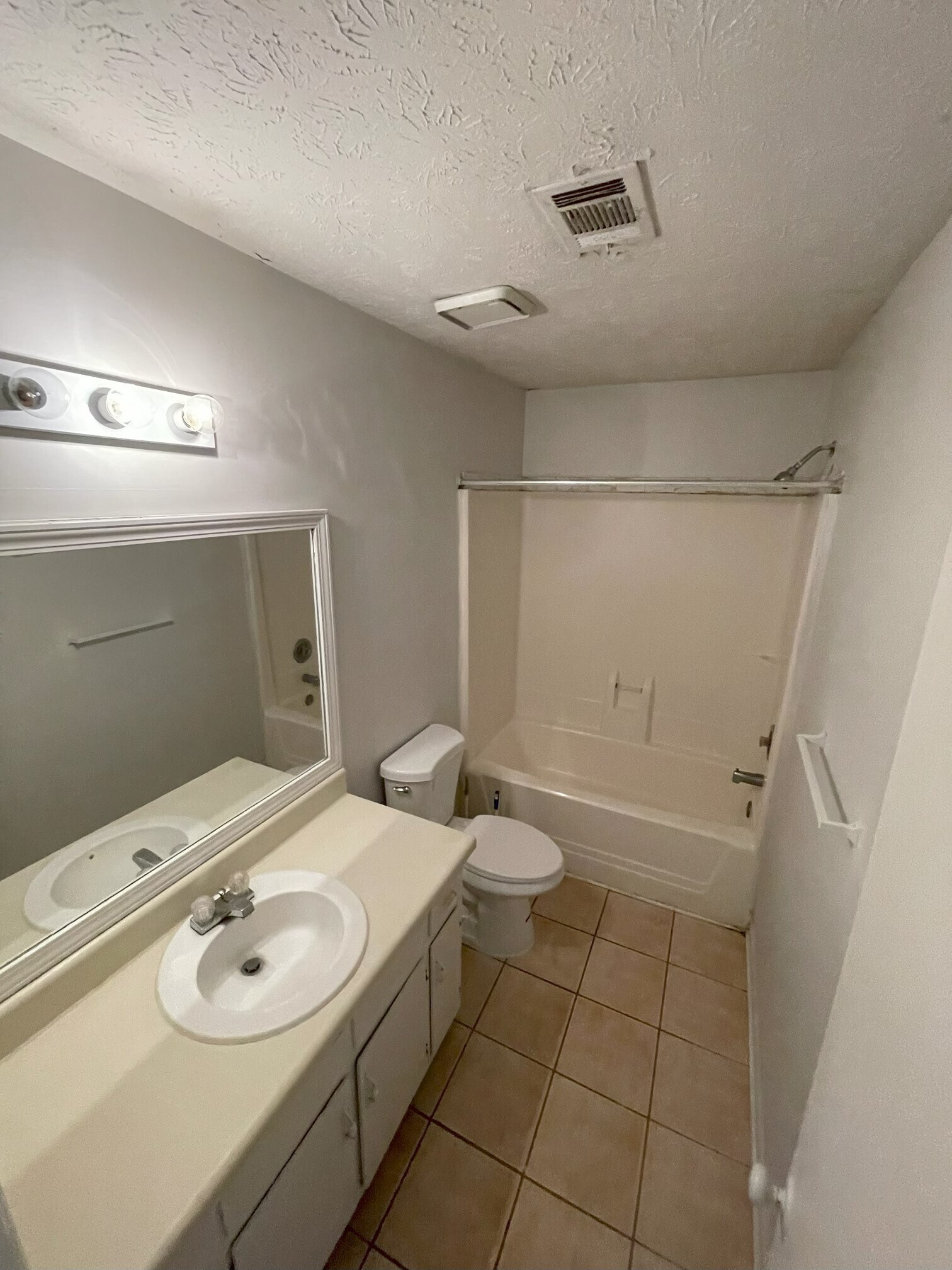 Building Photo - 2642 Union Cir