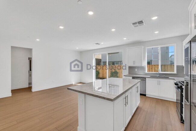 Building Photo - 7268 Wishwood Pl