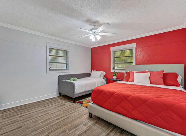 Building Photo - 532 N Palmway
