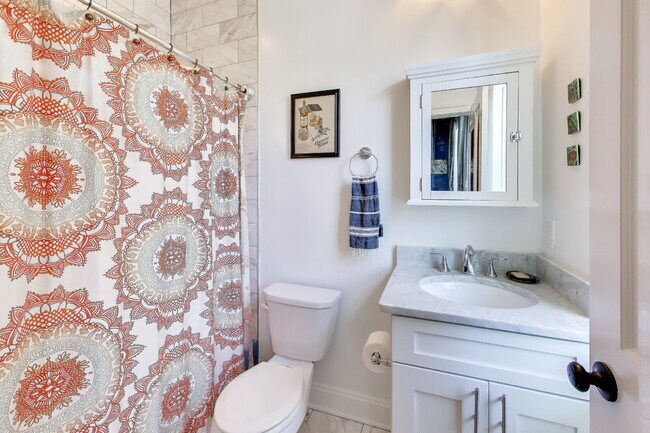 Building Photo - Charming 2bd/2.5ba LeDroit Park Home Available