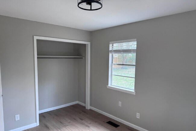 Building Photo - 149 Ruth St