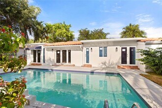 Building Photo - 5614 San Vicente St