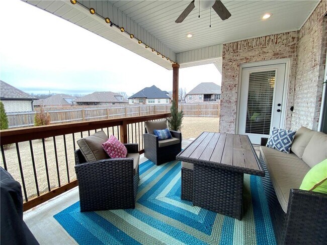 Building Photo - 300 Waterfall Ln