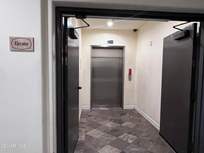 Building Photo - 14242 Burbank Blvd