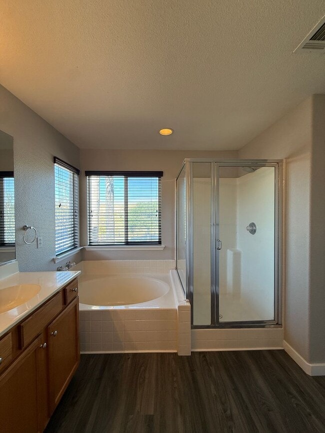 Building Photo - Beautiful River Oaks Large Two Story Home With Three Car Garage