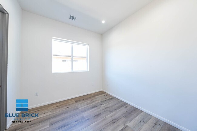 Building Photo - 5239-5241 Huntington Dr -