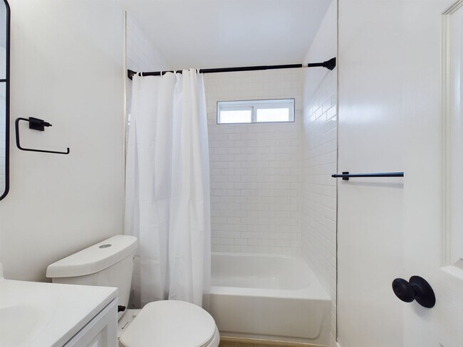 Building Photo - 3284 Luna Ave