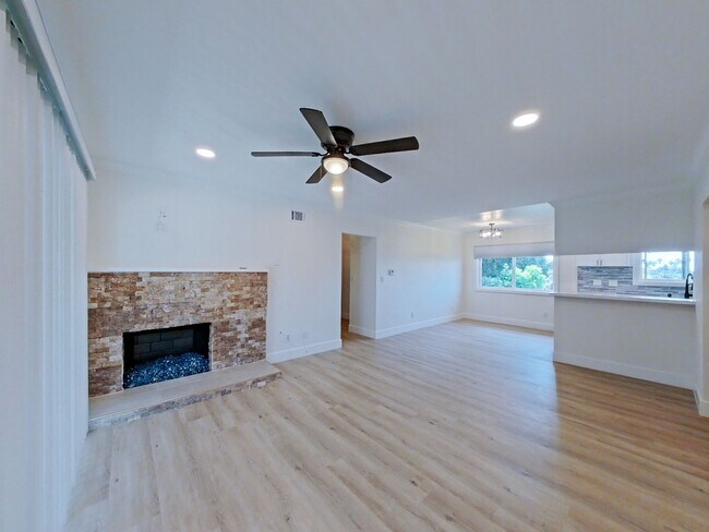 Building Photo - 117 Avenida Algodon