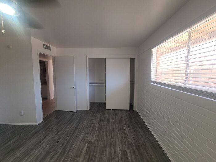 Building Photo - 3736 E Fairmount St