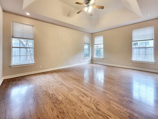 Building Photo - 10526 Grand Oak Cir