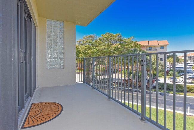 Building Photo - 901 Seafarer Cir