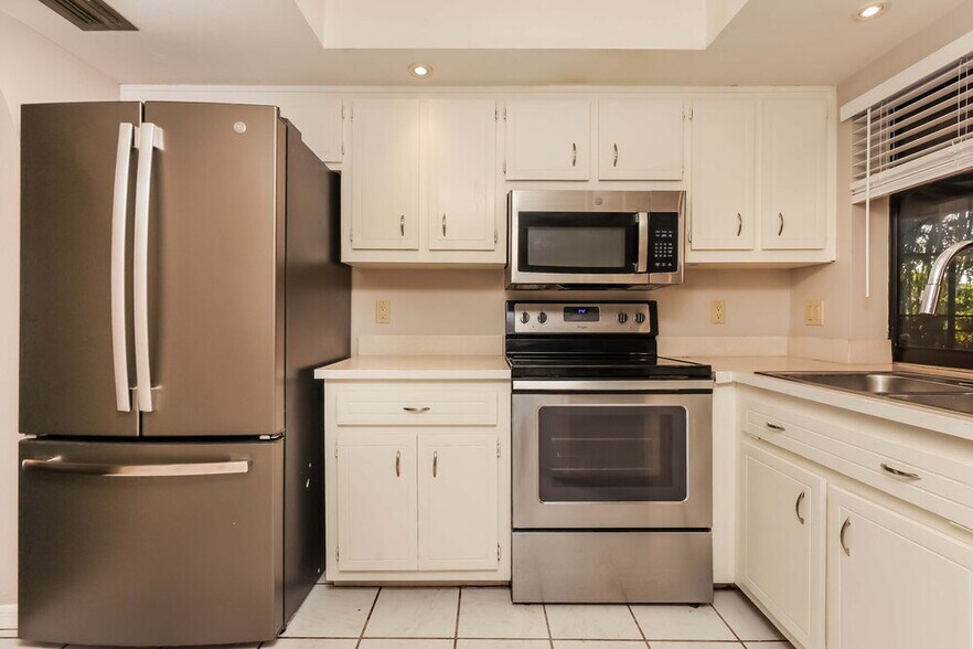 Building Photo - 1432 SE 17th Terrace