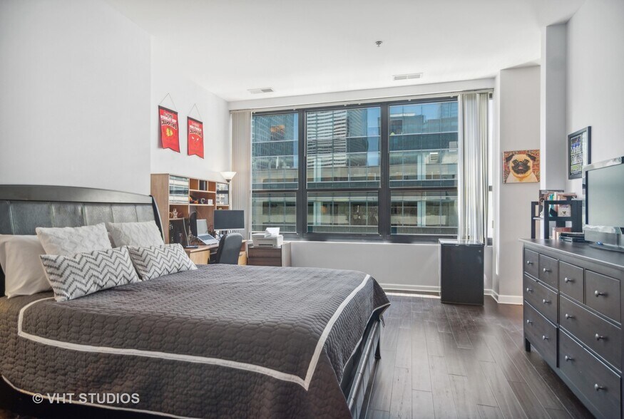 Building Photo - 705 S Clark St