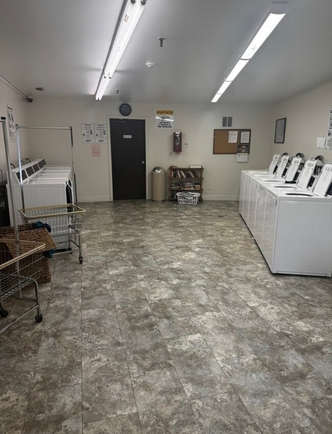 Building Photo - 1525 Sander Ct