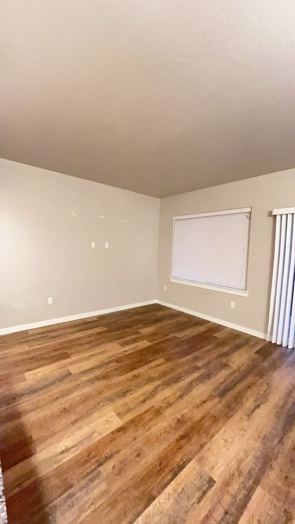 Building Photo - 3 Bedroom 2.5 Bath with Attached Garage