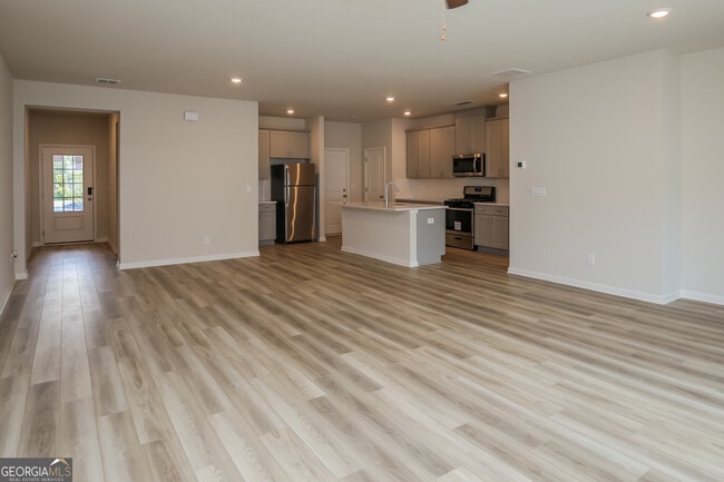 Building Photo - 1347 Sunny Lk Dr