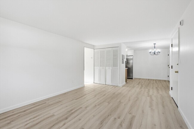 Building Photo - 237 Main St