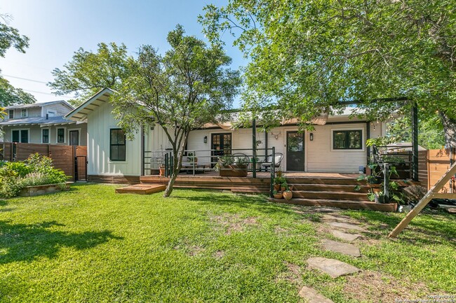 Building Photo - GORGEOUS BEACON HILL BUNGALOW