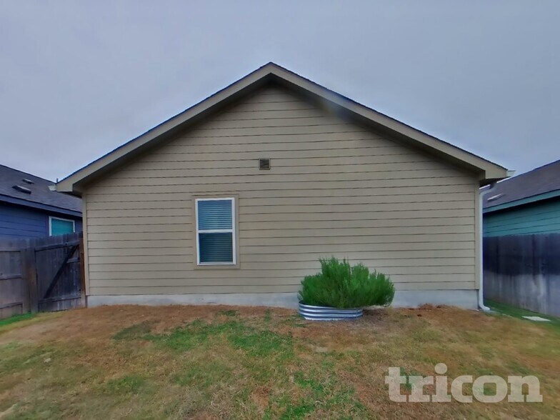 Building Photo - 8718 Segura Wy