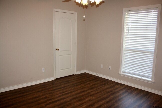 Building Photo - 1179 Martin St
