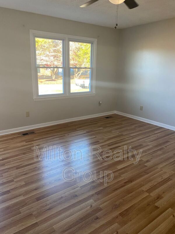 Building Photo - 54 Rolling Springs Dr