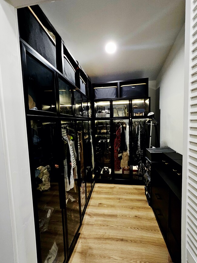 Building Photo - 84 Center Ave