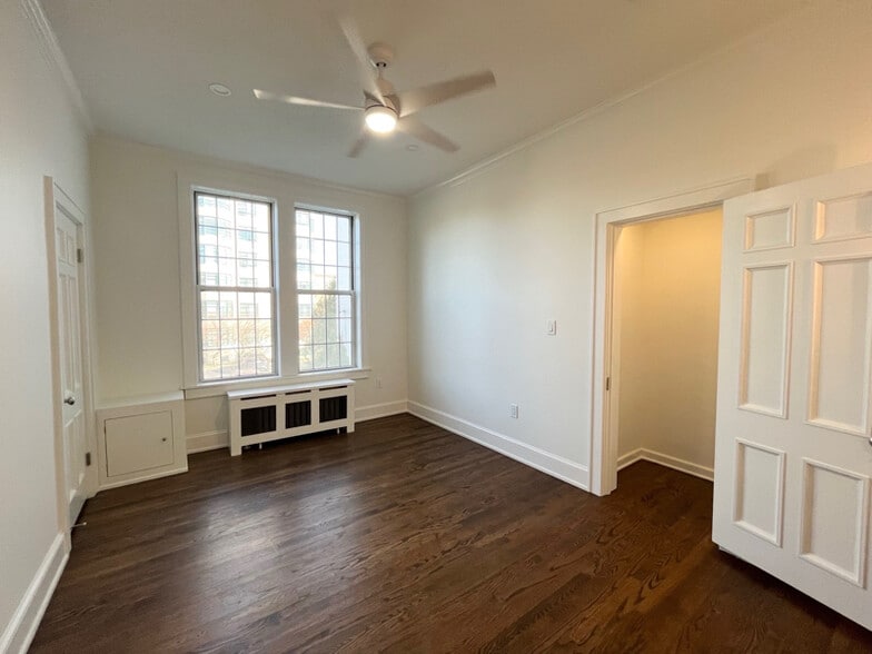 Building Photo - 1228 E Juneau Ave