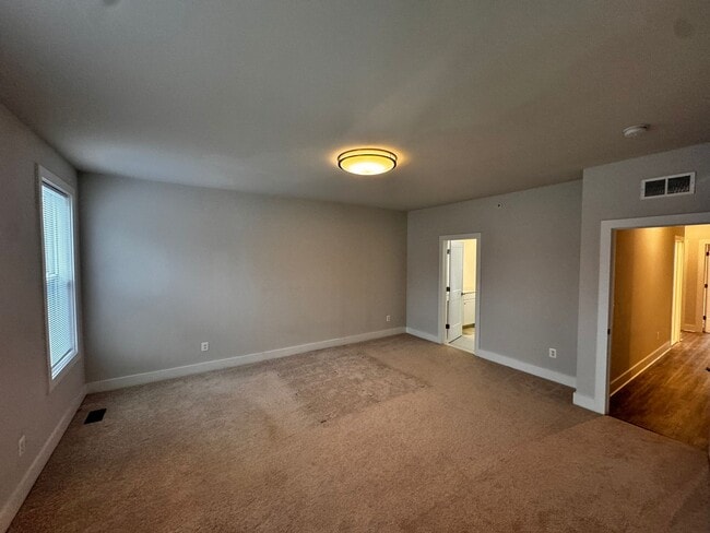 Building Photo - 654 Noush Ct