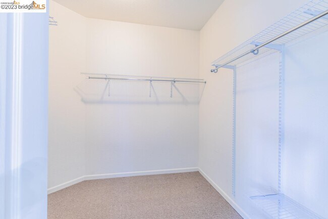 Building Photo - 1055 Meadow Brook Dr
