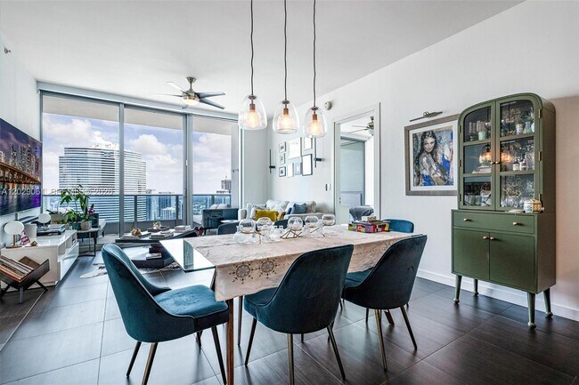 Building Photo - 200 Biscayne Blvd Way