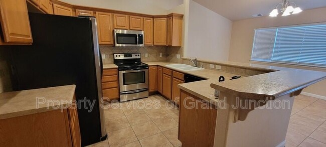 Building Photo - 3006 1/2 Oakwood Drive
