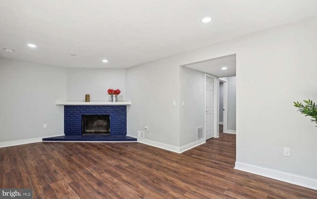 Building Photo - 7081 Leewood Forest Dr