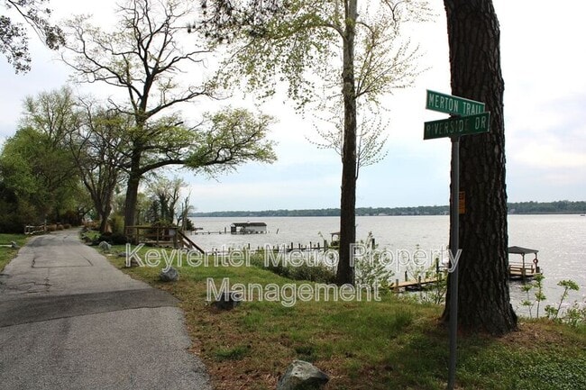 Building Photo - 9201 Fort Foote Rd