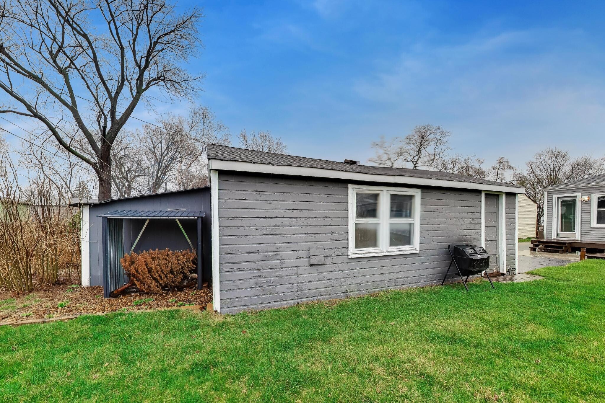 Building Photo - 306 N Schubert St