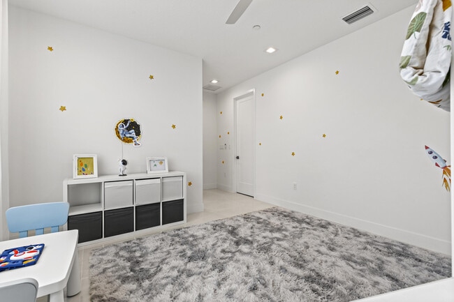 Building Photo - 12884 Wingspan Ct