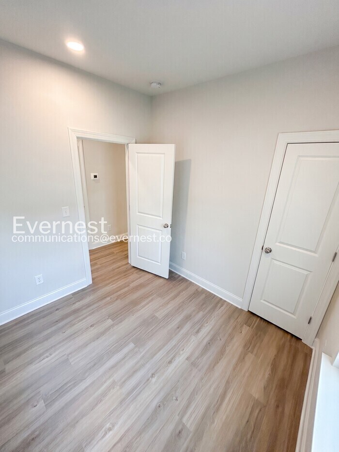 Building Photo - 106 Elwood St