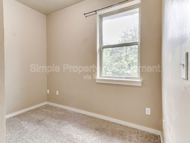 Building Photo - 2874 Muzzy St